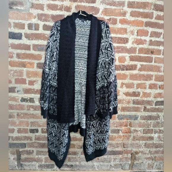 Tahari 3X Cozy Black and White Blanket Cardigan Sweater with Pockets - Picture 1 of 7